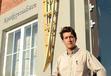 Anders utenfor verkstedet